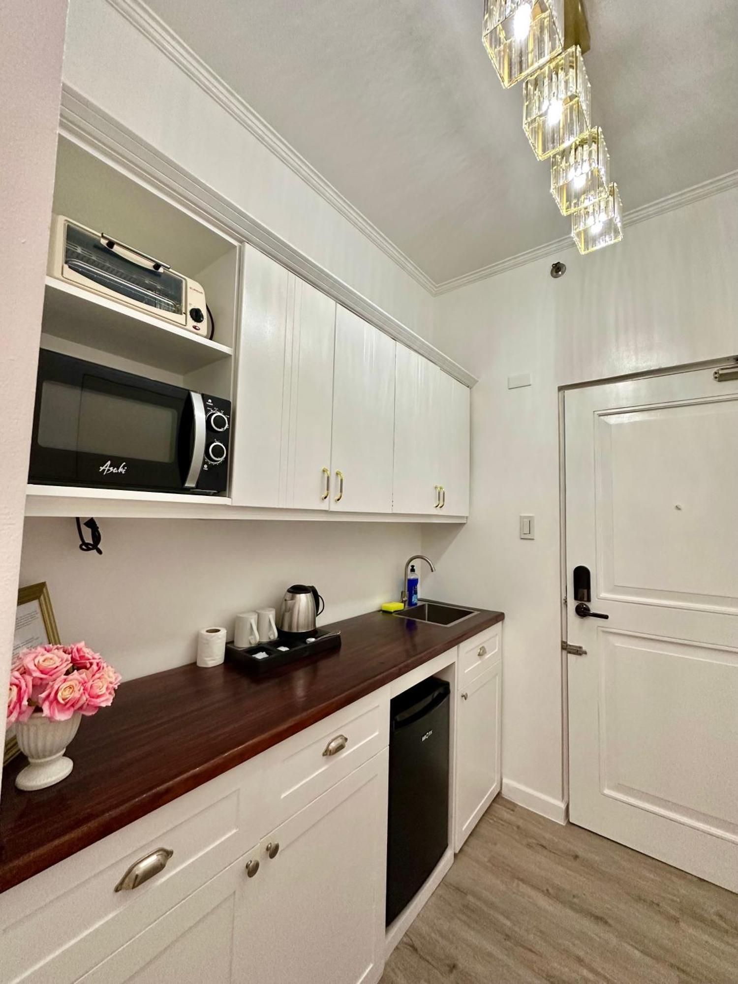 Studio Two Condominium, Alabang - Gold Fiber Wi-Fi -Netflix Ready Muntinlupa City Zewnętrze zdjęcie