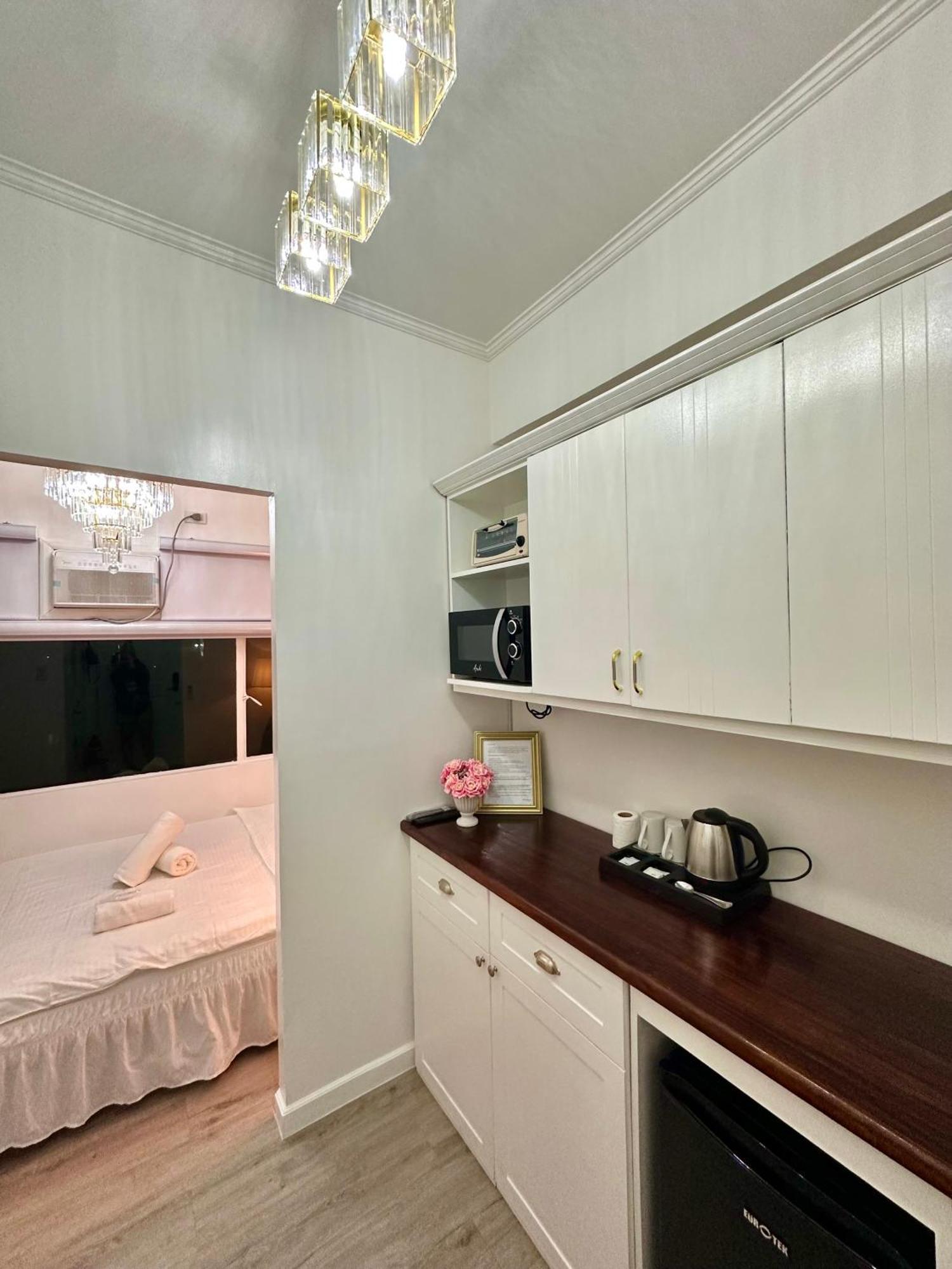 Studio Two Condominium, Alabang - Gold Fiber Wi-Fi -Netflix Ready Muntinlupa City Zewnętrze zdjęcie